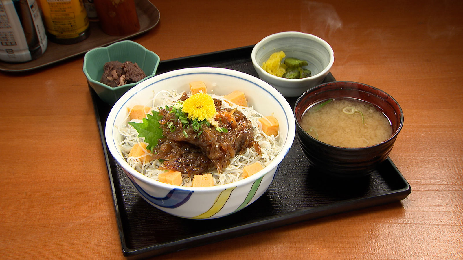 【連日大盛況!新鮮な地魚を使った海鮮料理店】