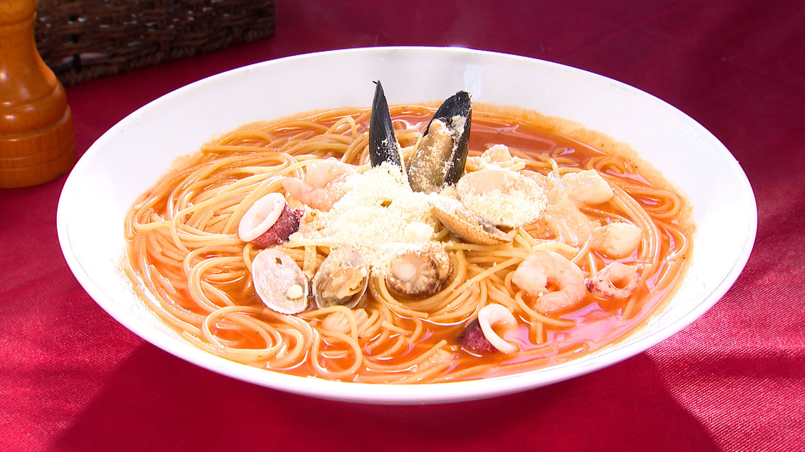 【地元の方で連日大盛況!コスパ最強の洋食メニューを堪能!】