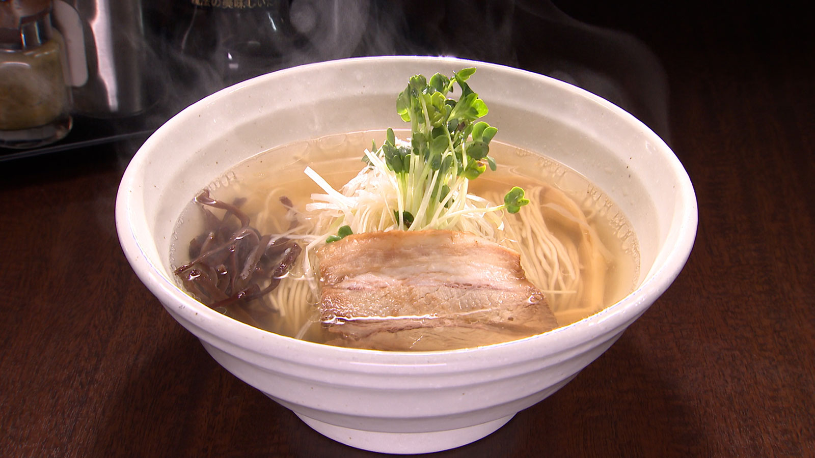 【高知県内の食材をふんだんに使用した鯛塩らーめん専門店!】