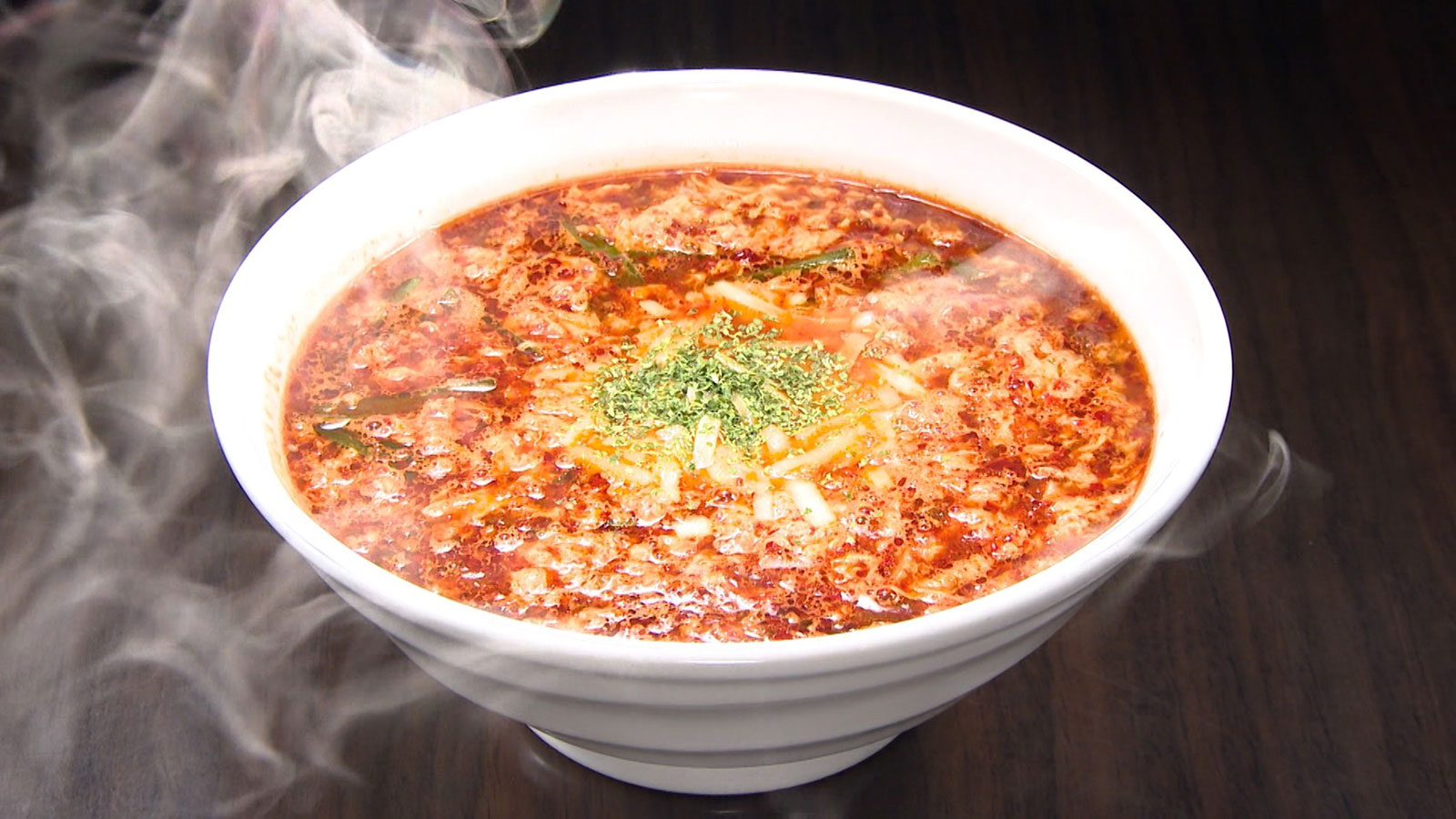 【女性に大人気!辛みと酸味が絶妙にマッチした辛麺を堪能!】